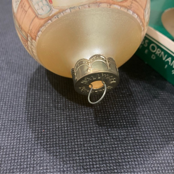 Hallmark Betsey Clark 1987 ornament “There’s no place like Christmas Preowned - Picture 5 of 7